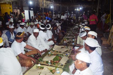 Melaspas dan Piodalan di Balai Banjar Dinas Mandul, Hidupkan Kembali Tradisi “Mangkon”